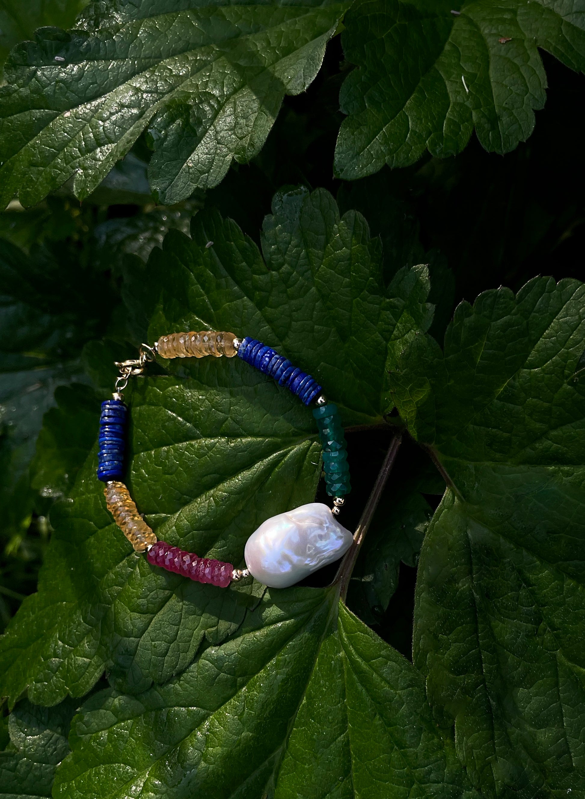 Handmade monái bracelet featuring baroque pearls and rainbow-hued gemstones on a gold-filled chain – bold, playful elegance